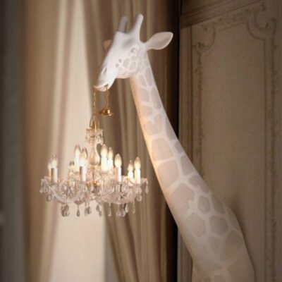 La giraffa innamorata di qeeboo