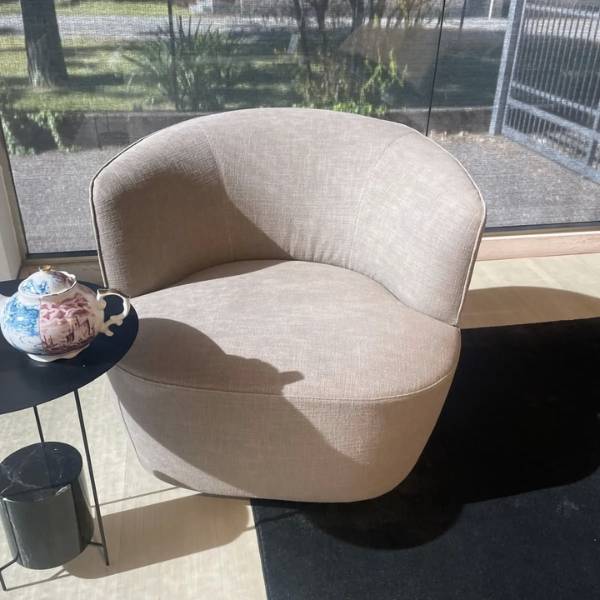 Poltrona in tessuto Elain di Molteni&c - 2.500 €